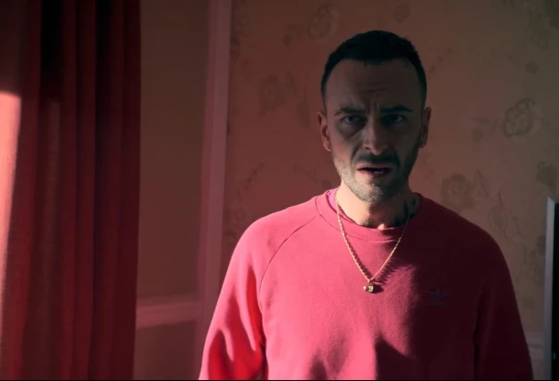 Момент из 3 сезона комедийного сериала Голяк