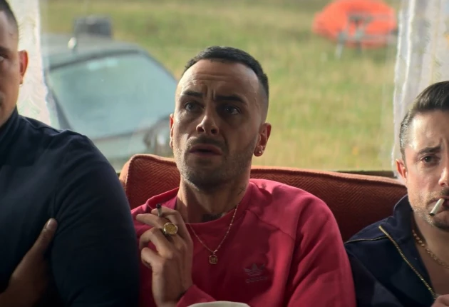 Момент из 3 сезона комедийного сериала Голяк