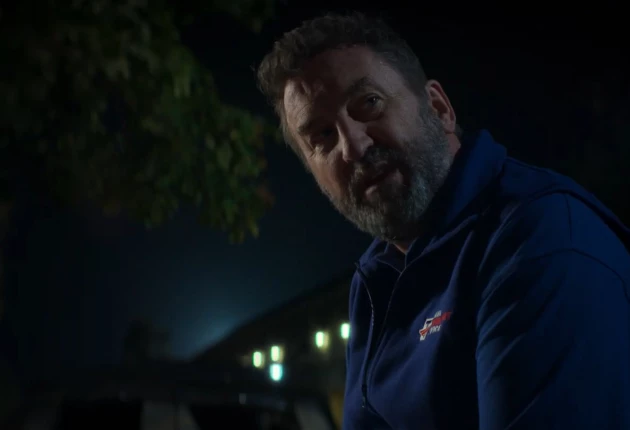 Момент из 5 сезона комедийного сериала Голяк