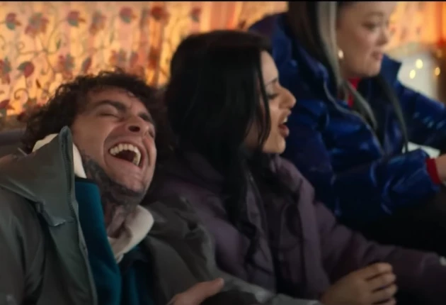 Момент из 6 сезона комедийного сериала Голяк