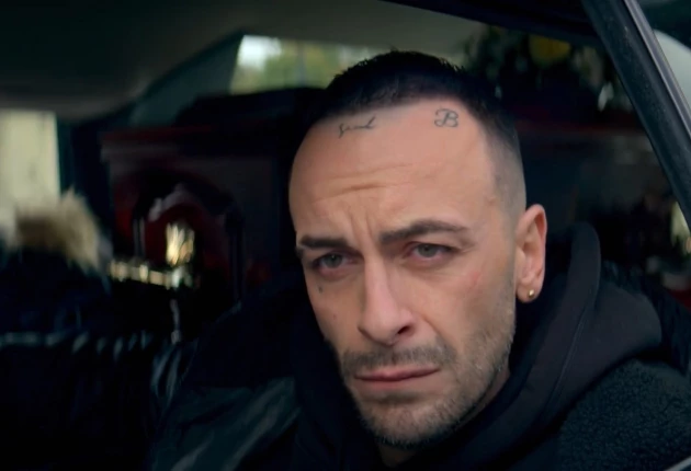 Момент из 3 сезона комедийного сериала Голяк