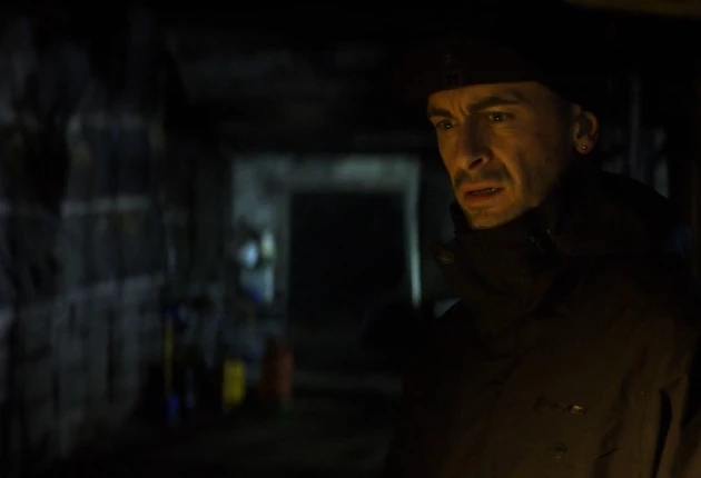 Момент из 2 сезона комедийного сериала Голяк