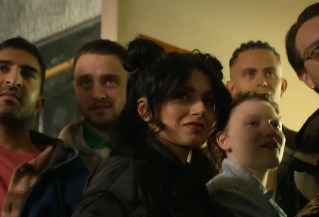 Момент из 7 сезона комедийного сериала Голяк