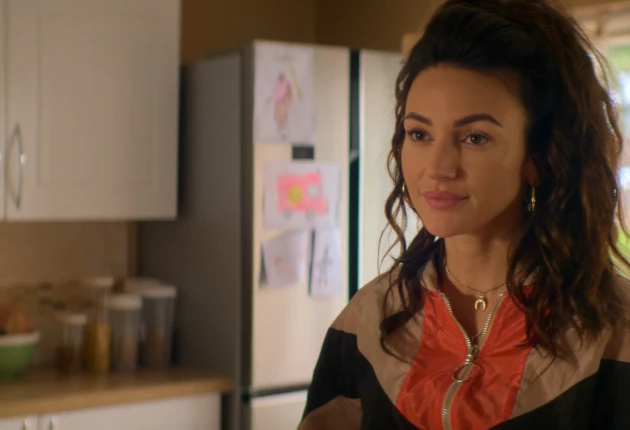 Момент из 2 сезона комедийного сериала Голяк