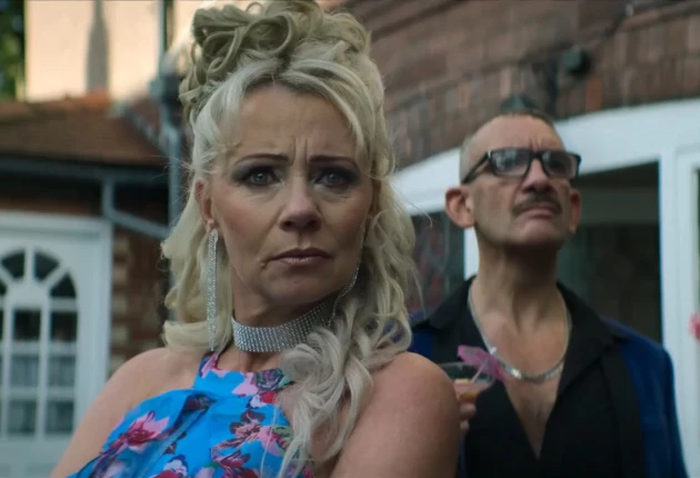 Момент из 5 сезона комедийного сериала Голяк