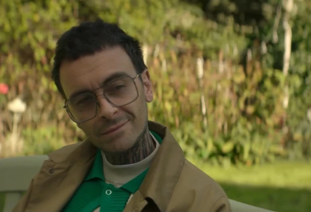 Момент из 5 сезона комедийного сериала Голяк