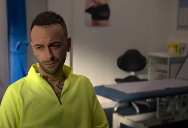 Момент из 3 сезона комедийного сериала Голяк